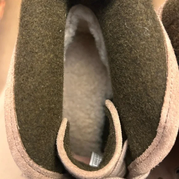 UGG Tan Heeled Lace Up Ankle Boots with Chunky Heel Rugged Sole Lined Size 8.5 - Picture 9 of 15